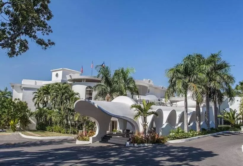 هتل NH Haiti El Rancho