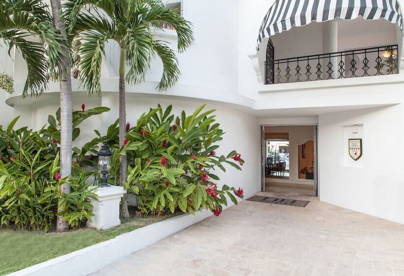 هتل NH Haiti El Rancho