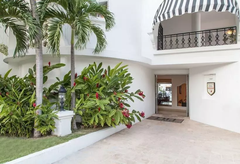 هتل NH Haiti El Rancho