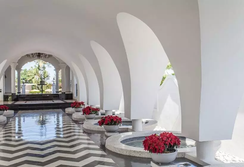 هتل NH Haiti El Rancho