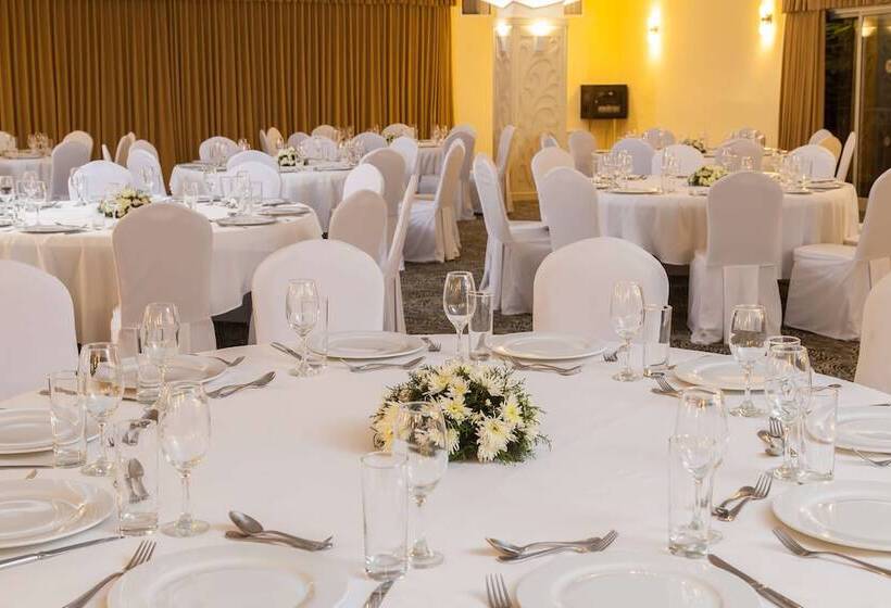 هتل NH Haiti El Rancho