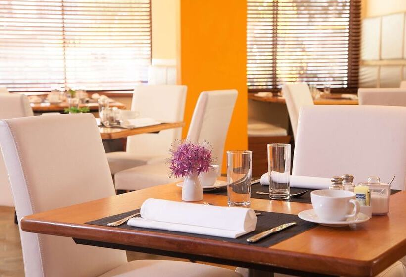 هتل NH Haiti El Rancho