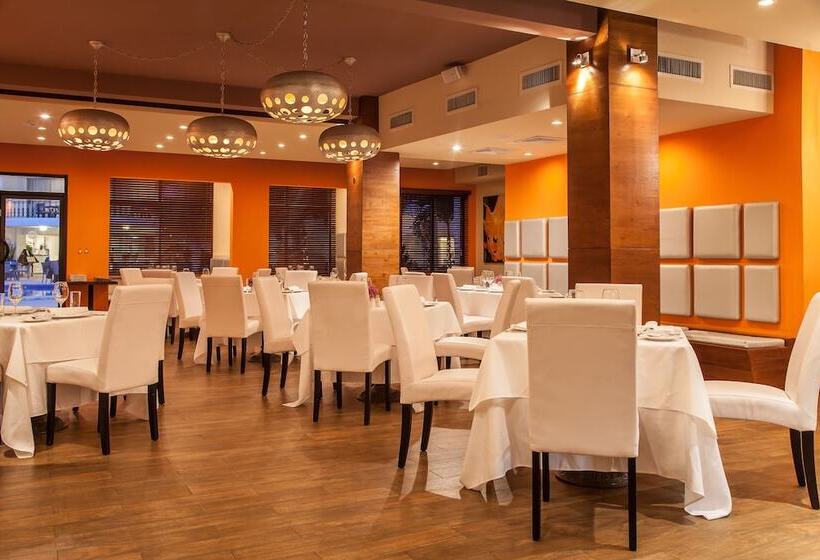 هتل NH Haiti El Rancho