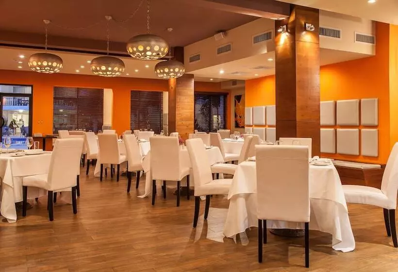 هتل NH Haiti El Rancho