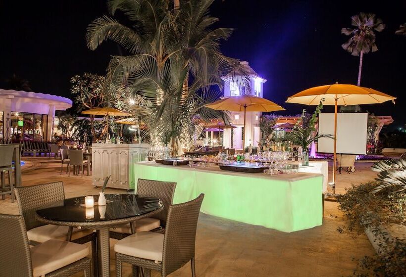 هتل NH Haiti El Rancho