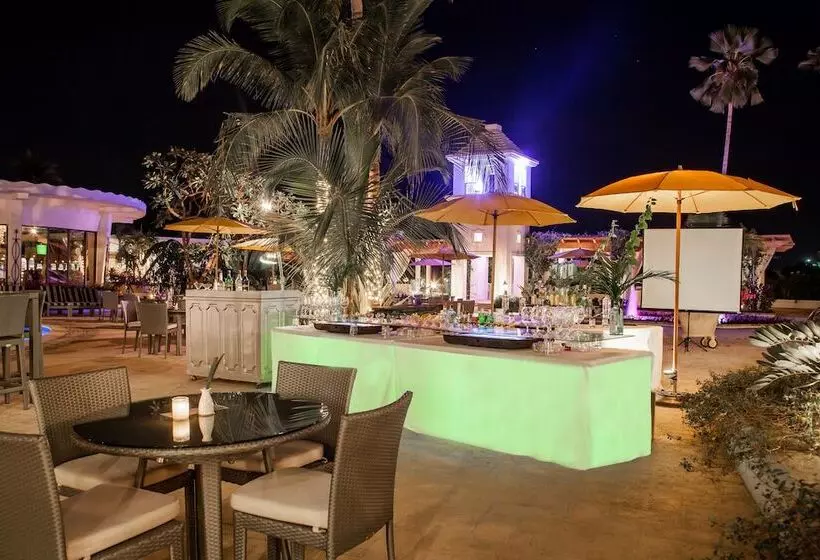 هتل NH Haiti El Rancho