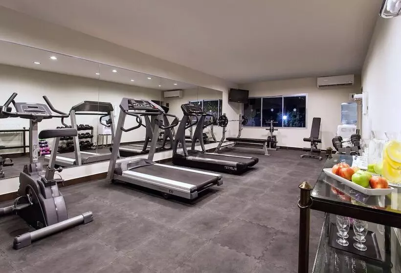 هتل NH Haiti El Rancho