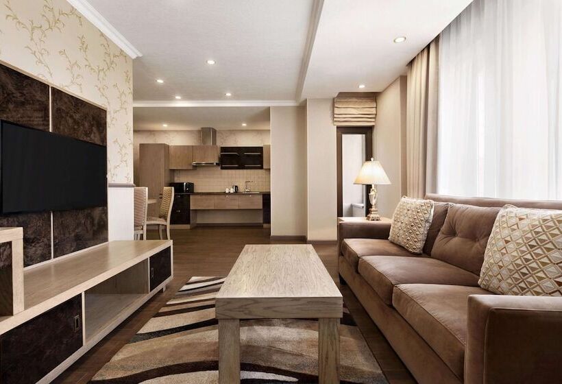 酒店 Ramada By Wyndham Bishkek Centre