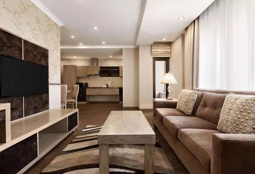 酒店 Ramada By Wyndham Bishkek Centre