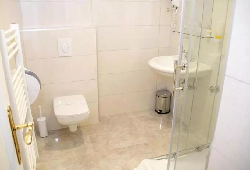 酒店 & Restoran Dvorac Gjalski