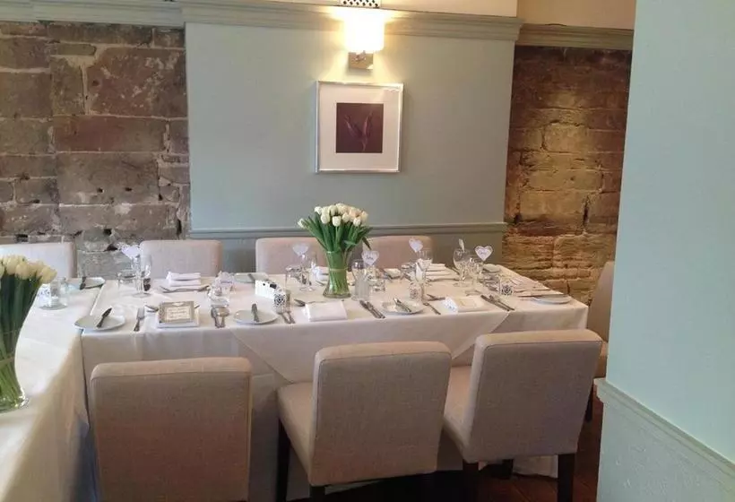 فندق The Warwick Arms