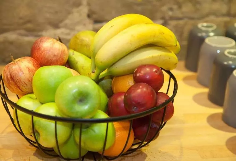 فندق The Warwick Arms