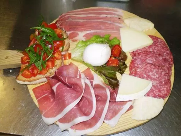 住所  Polo Della Ceramica