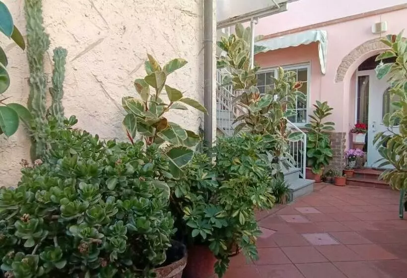 Beach 2 Bedrooms Apartment With Balconies