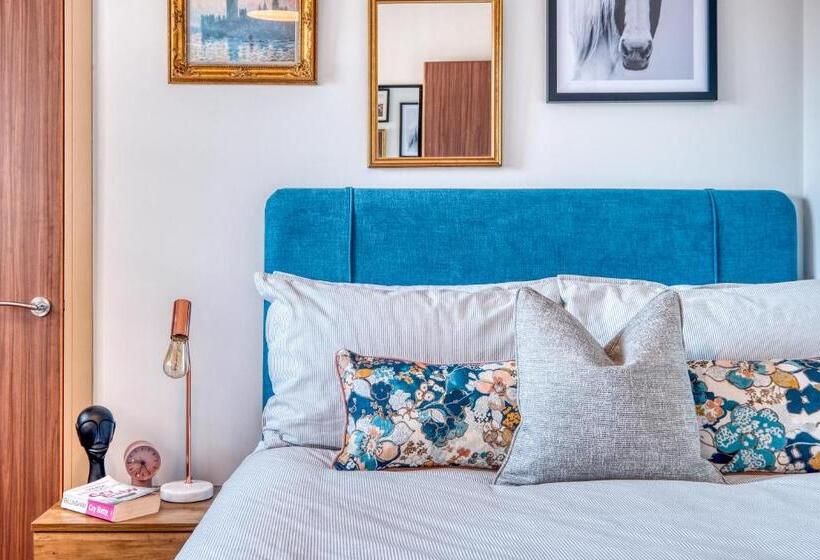 Gorgeous 1 Bed City Apartment, Sleeps 4