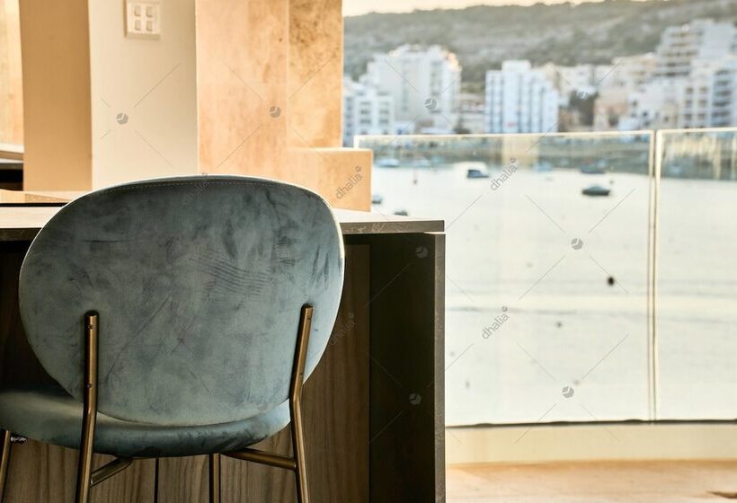 Luxury House With Pool Hosted By Sweetstay