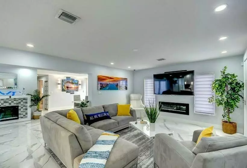 Miami House With Hot Pool Spa & Pool Table L48