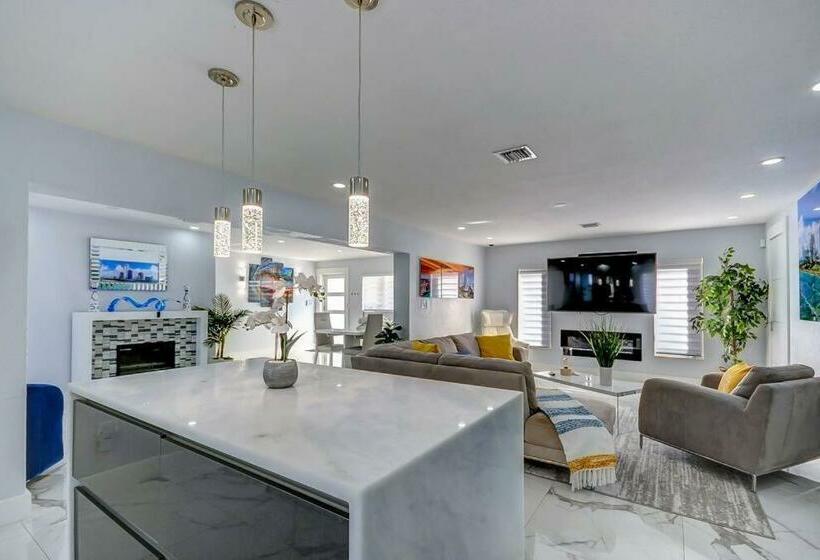 Miami House With Hot Pool Spa & Pool Table L48