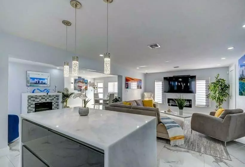 Miami House With Hot Pool Spa & Pool Table L48