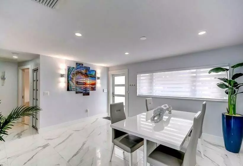 Miami House With Hot Pool Spa & Pool Table L48