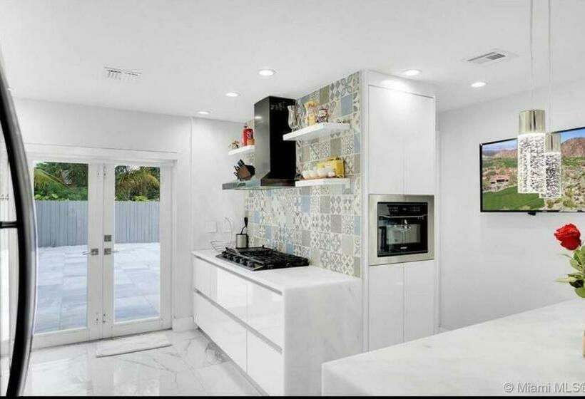 Miami House With Hot Pool Spa & Pool Table L48