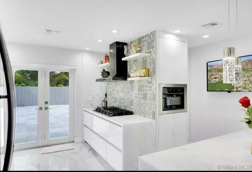 Miami House With Hot Pool Spa & Pool Table L48