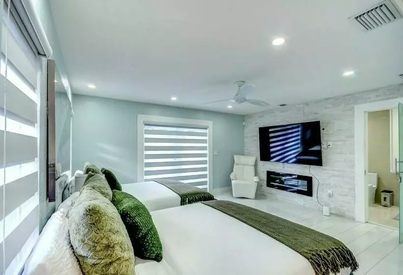 Miami House With Hot Pool Spa & Pool Table L48