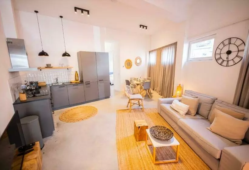 Tremendous 2 Bedroom Serviced Apartment   79 M2