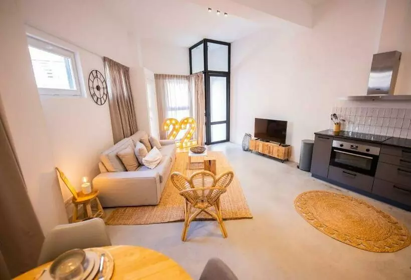Tremendous 2 Bedroom Serviced Apartment   79 M2