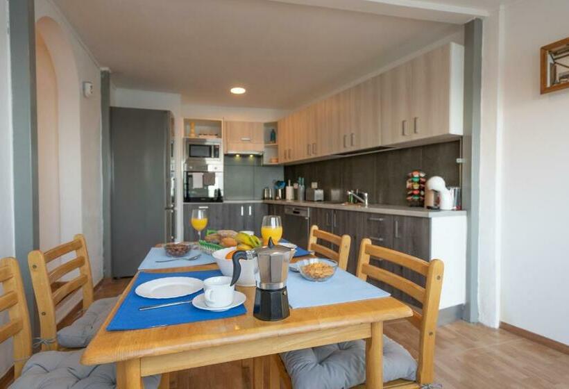 Frontline: 2 Bedrooms, Incredible Views With Large Terrace