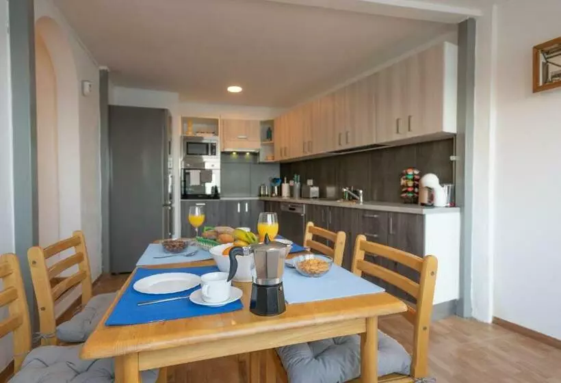 Frontline: 2 Bedrooms, Incredible Views With Large Terrace