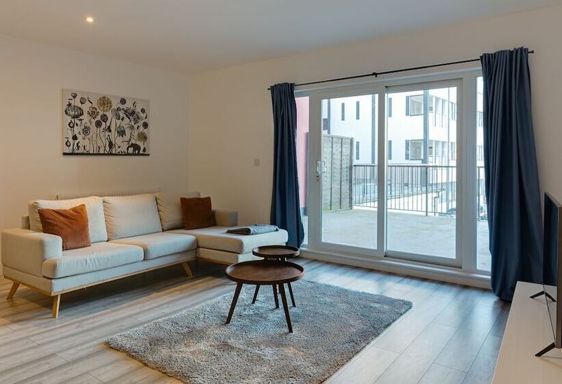 Charles Hope London Hounslow