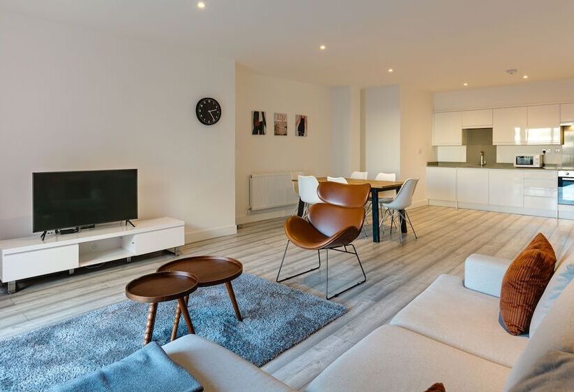 Charles Hope London Hounslow