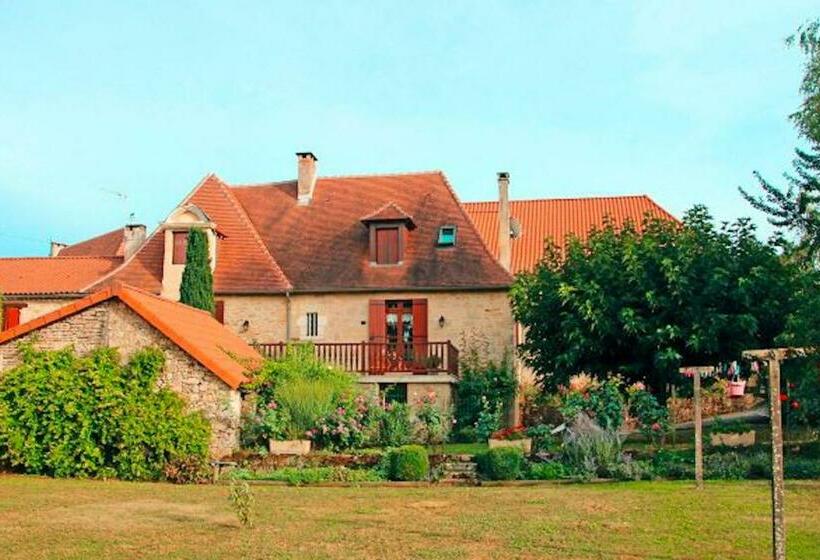 Maison Confortable A Cherveix Cubas 60 M² Avec Jardin Prive