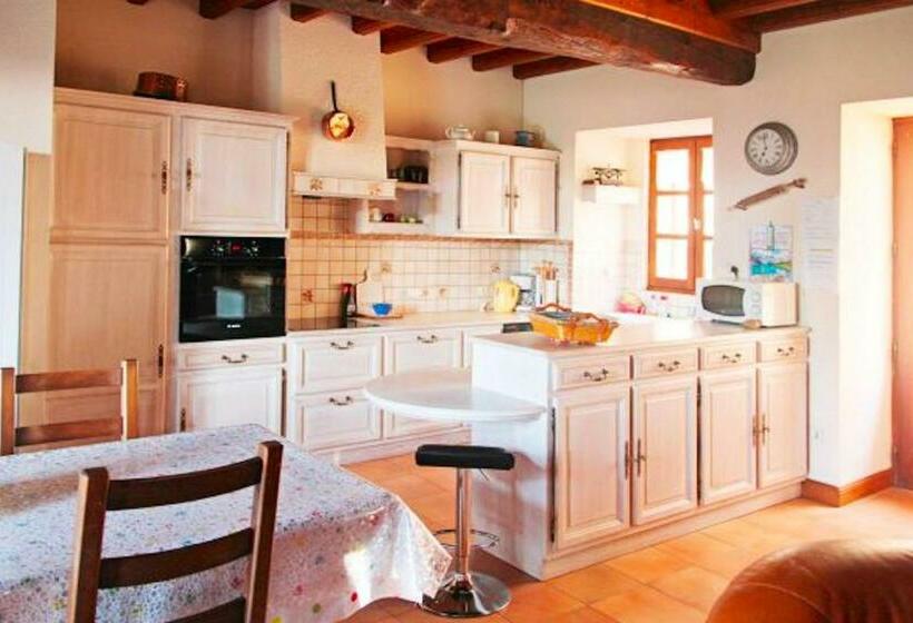 Maison Confortable A Cherveix Cubas 60 M² Avec Jardin Prive