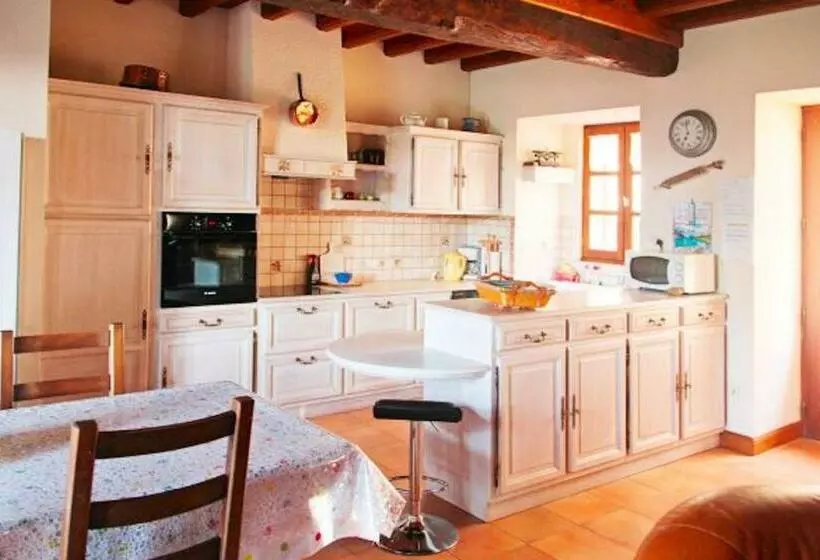 Maison Confortable A Cherveix Cubas 60 M² Avec Jardin Prive
