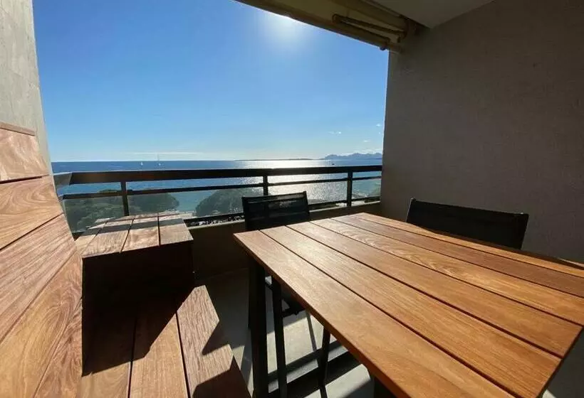 Center Bay