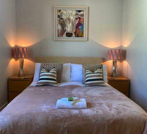 Coventry City Centre Townhouse With Private Parking