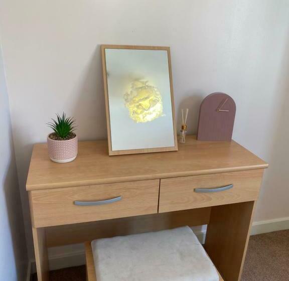 Coventry City Centre Townhouse With Private Parking