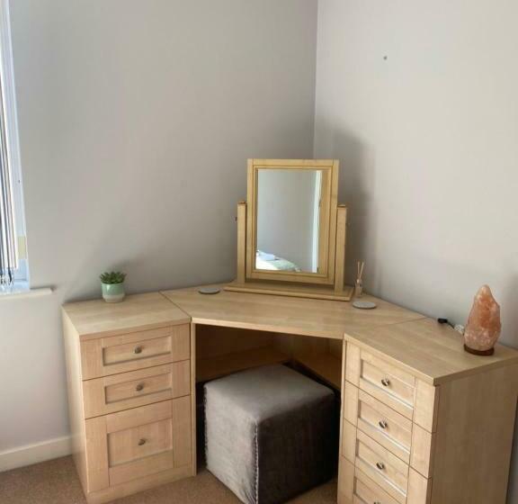 Coventry City Centre Townhouse With Private Parking