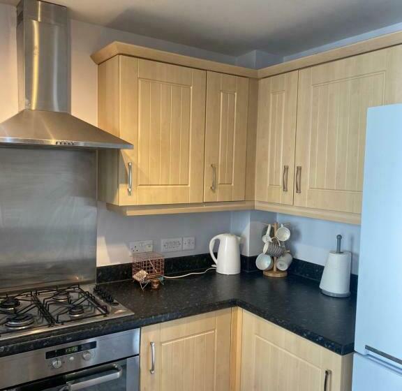 Coventry City Centre Townhouse With Private Parking