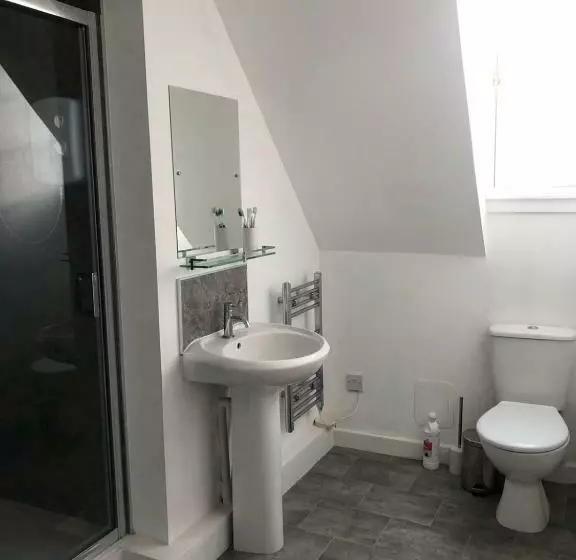 Courtyard And Forth Apartments