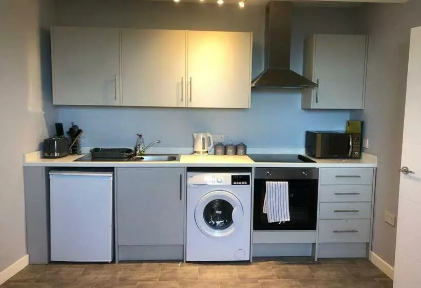 Courtyard And Forth Apartments