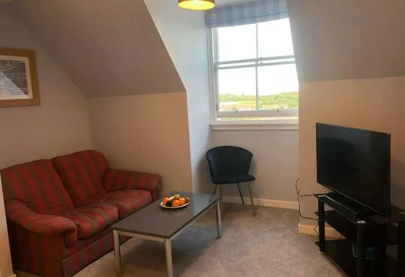 Courtyard And Forth Apartments