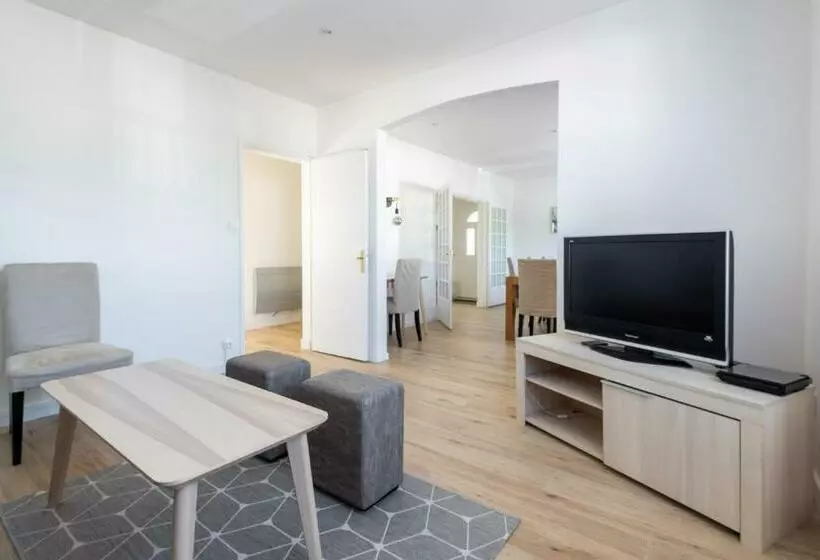 Maison Avec Véranda Lumineuse   300m De La Plage