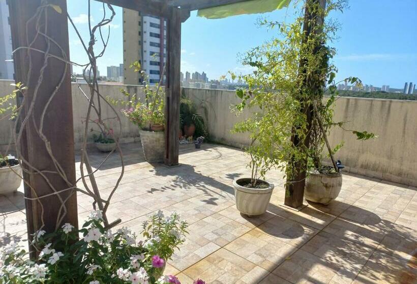 Um Lindo E Encantador Apartamento Com Pátio!