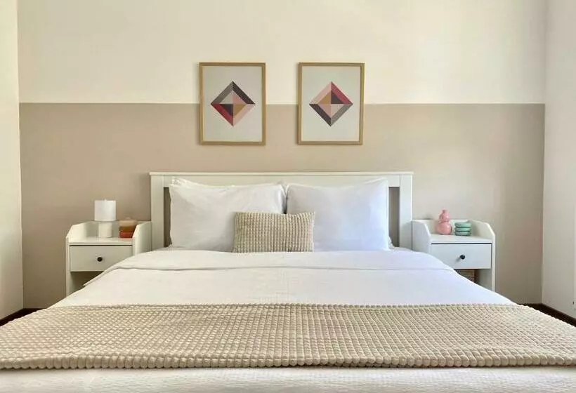 Wanderlust Home Cream, Rasnov Apt For 4, Wifi And Free Parking
