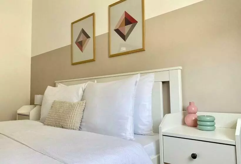 Wanderlust Home Cream, Rasnov Apt For 4, Wifi And Free Parking