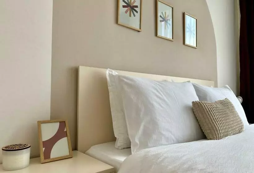 Wanderlust Home Cream, Rasnov Apt For 4, Wifi And Free Parking