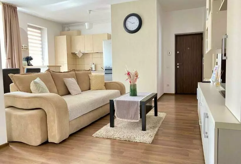 Wanderlust Home Cream, Rasnov Apt For 4, Wifi And Free Parking